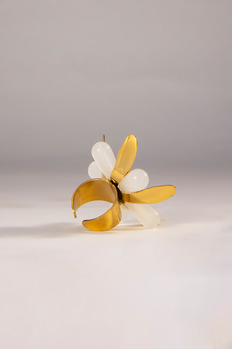 Gold & White Flower Cocktail Ring