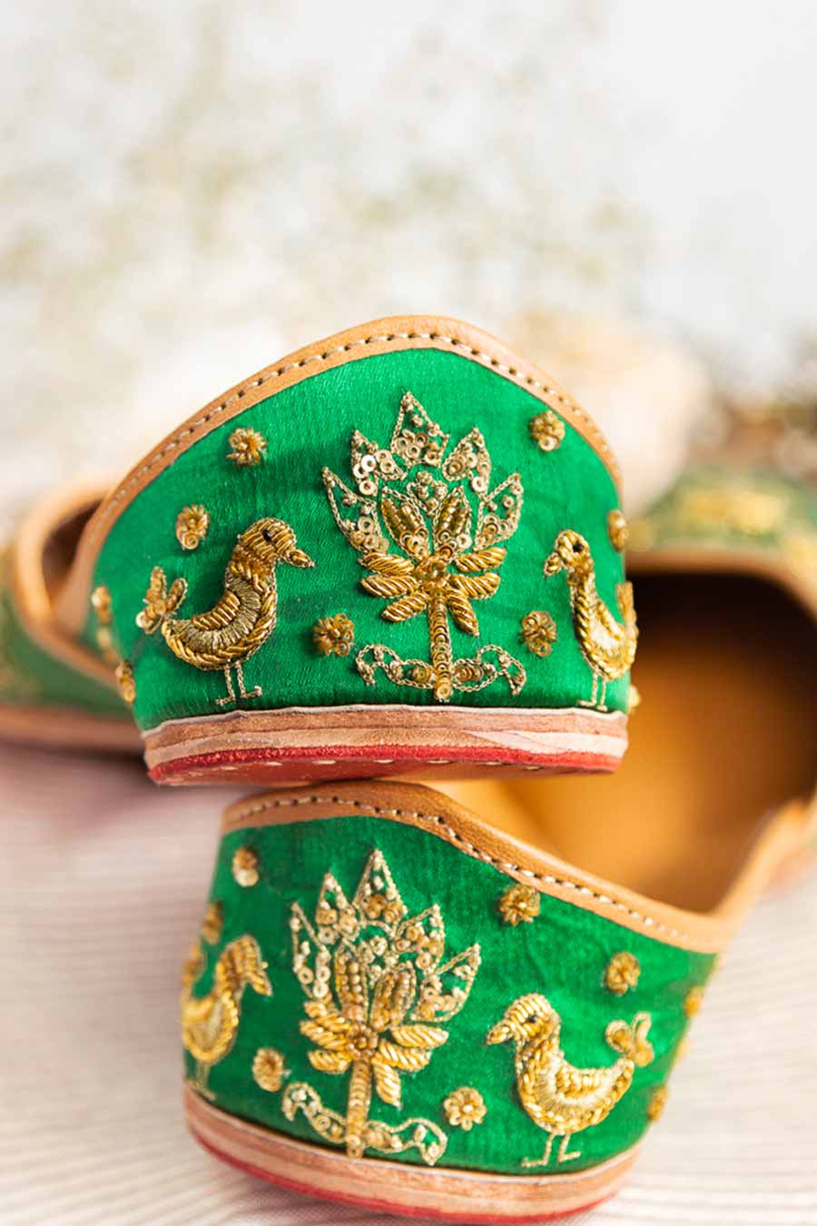 Green Masakali Embroidered Jutti