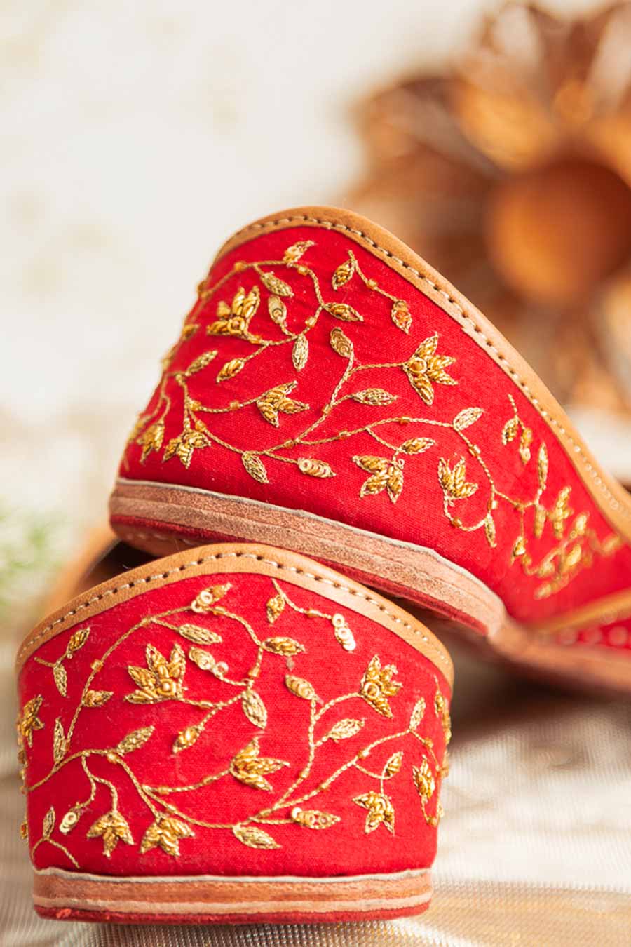 Red Swarna Embroidered Jutti