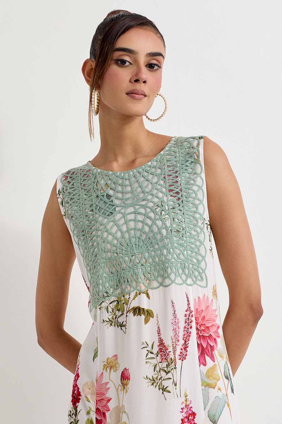 Daisy Printed Dress With Lattice Embroidery