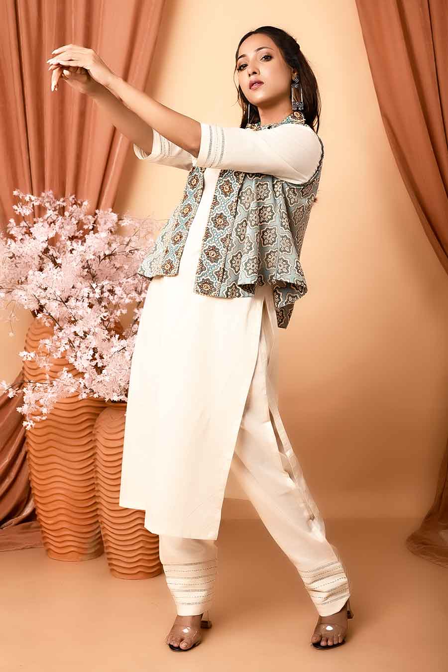 Ivory Embroidered Kurta Set With Printed Jacket