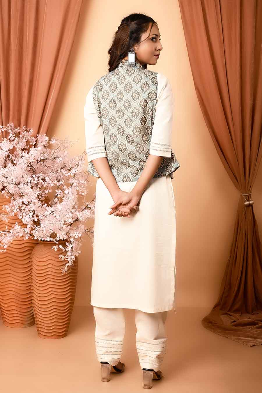 Ivory Embroidered Kurta Set With Printed Jacket