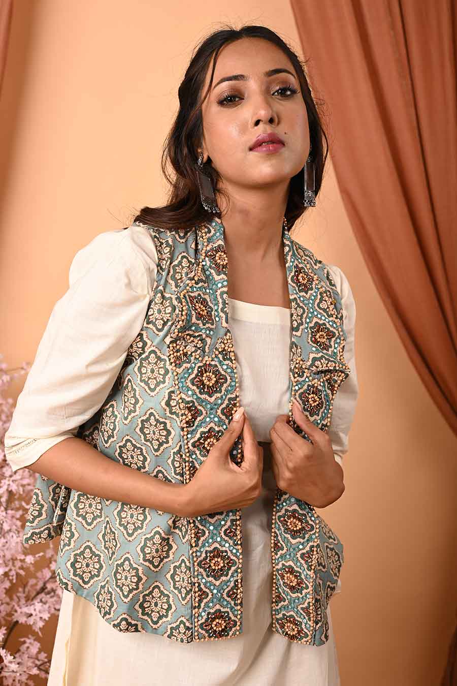 Ivory Embroidered Kurta Set With Printed Jacket