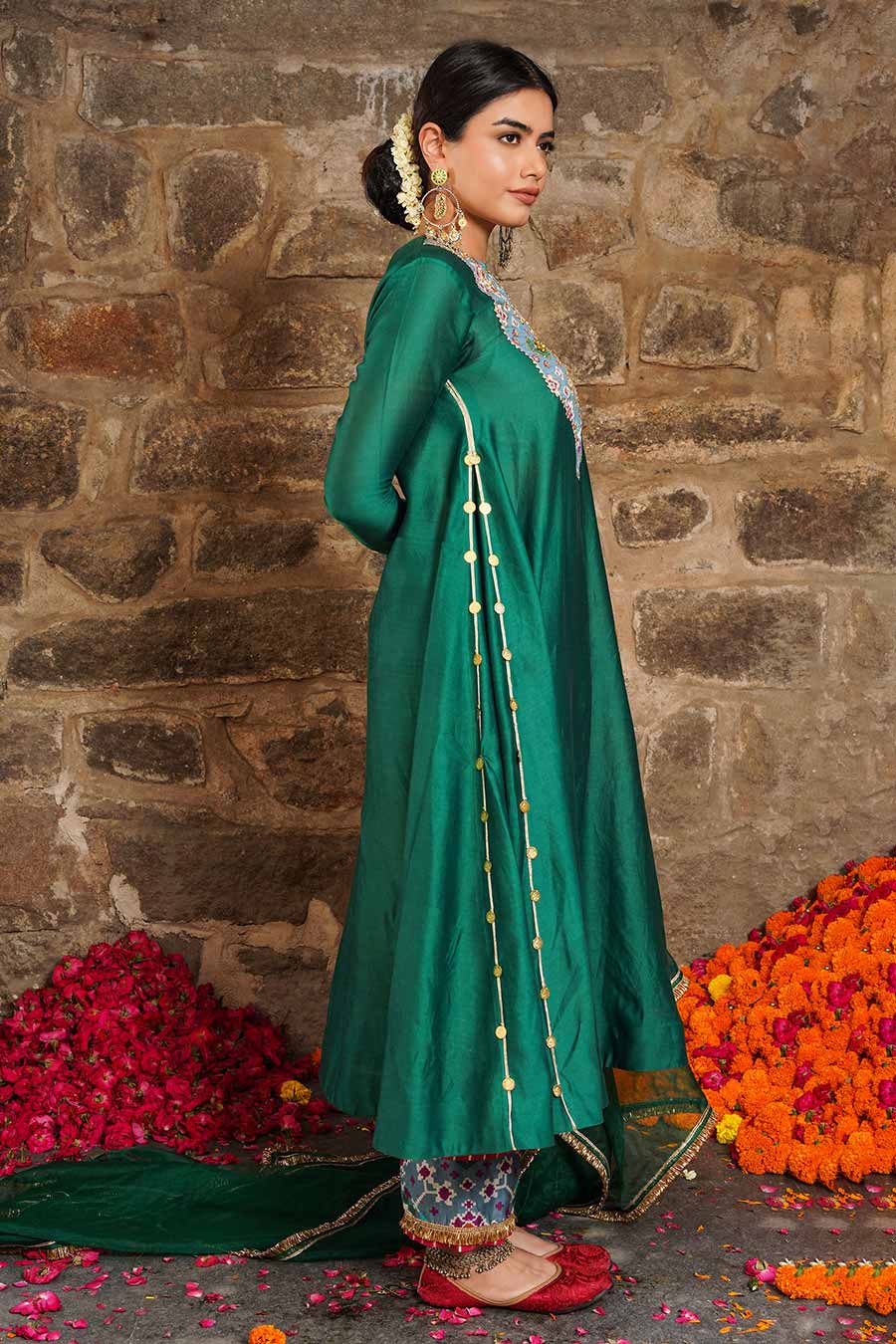 Inaayat - Green Embroidered Kurta Set