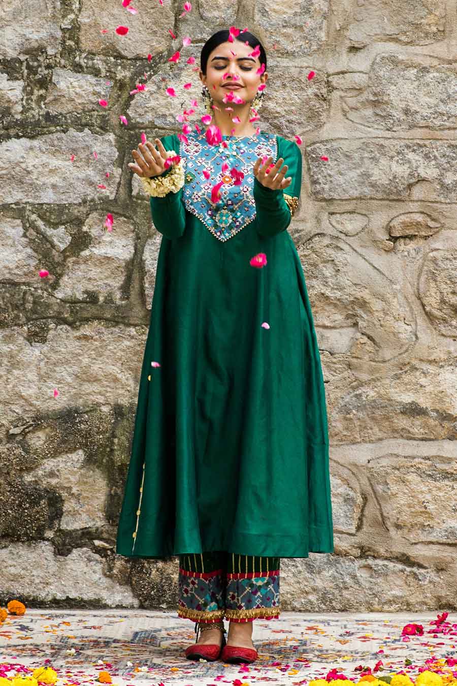 Inaayat - Green Embroidered Kurta Set